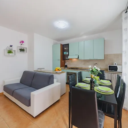 Apartamento Sofia By Interhome